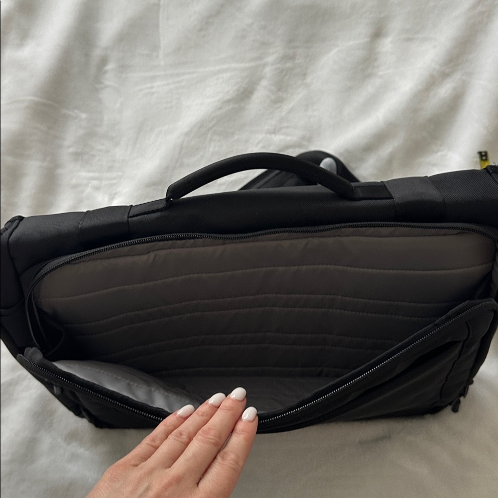 Timbuk2 Classic Black Messenger Bag - Picture 5 of 6